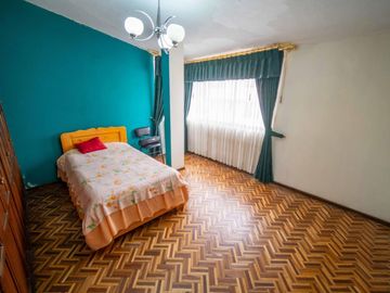LA MENA CASA DE VENTA 290m 3 DEPARTAMENTOS