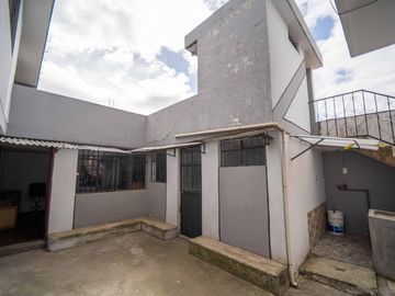LA MENA CASA DE VENTA 290m 3 DEPARTAMENTOS
