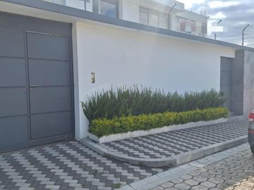 DEPARTAMENTO EN VENTA EN TUMBACO  3 DORMITORIOS 151MT²
