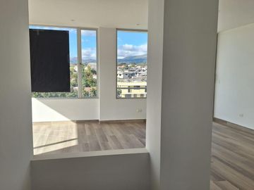 DEPARTAMENTO EN VENTA EN TUMBACO  3 DORMITORIOS 151MT²