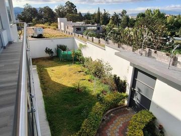 DEPARTAMENTO EN VENTA EN TUMBACO  3 DORMITORIOS 151MT²
