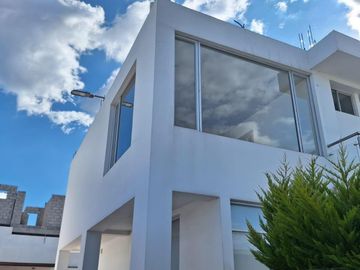 DEPARTAMENTO EN VENTA EN TUMBACO  3 DORMITORIOS 151MT²
