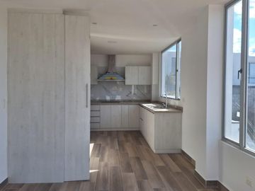 DEPARTAMENTO EN VENTA EN TUMBACO  3 DORMITORIOS 151MT²