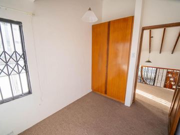 MONTESERRIN AMPLIA CASA EN VENTA 794M 3 GARAJES