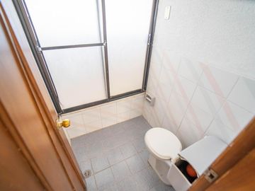MONTESERRIN AMPLIA CASA EN VENTA 794M 3 GARAJES