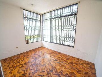 MONTESERRIN AMPLIA CASA EN VENTA 794M 3 GARAJES