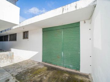 MONTESERRIN AMPLIA CASA EN VENTA 794M 3 GARAJES