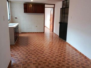 CHILLOGALLO  EN VENTA CASA RENTERA 11 DEPARTAMENTOS 7 PARQUEADEROS