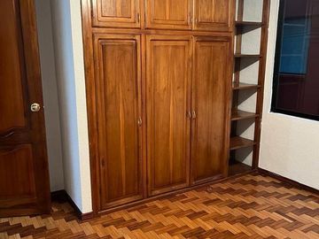 CHILLOGALLO  EN VENTA CASA RENTERA 11 DEPARTAMENTOS 7 PARQUEADEROS