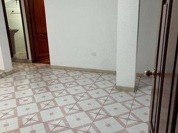 CHILLOGALLO  EN VENTA CASA RENTERA 11 DEPARTAMENTOS 7 PARQUEADEROS