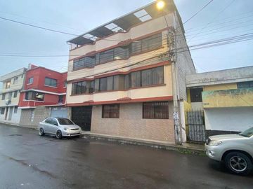 CHILLOGALLO  EN VENTA CASA RENTERA 11 DEPARTAMENTOS 7 PARQUEADEROS