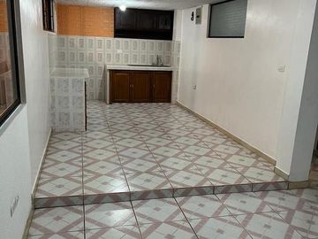 CHILLOGALLO  EN VENTA CASA RENTERA 11 DEPARTAMENTOS 7 PARQUEADEROS