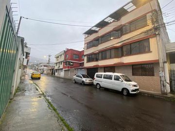 CHILLOGALLO  EN VENTA CASA RENTERA 11 DEPARTAMENTOS 7 PARQUEADEROS