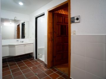 MIRAVALLE 3 CASA EN VENTA 339.57m2 3 HABITACIONES