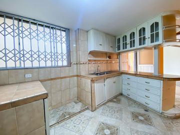 MAGDALENA EN VENTA CASA RENTERA 9 DEPARTAMENTOS