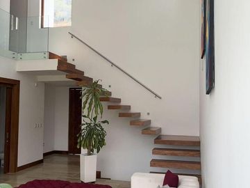 NAYÓN CASA MINIMALISTA 3 DORMITORIOS 360 m2