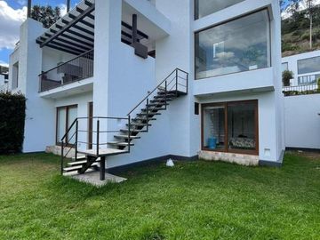 NAYÓN CASA MINIMALISTA 3 DORMITORIOS 360 m2