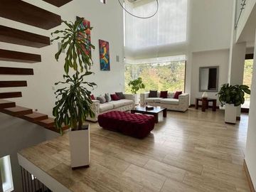 NAYÓN CASA MINIMALISTA 3 DORMITORIOS 360 m2