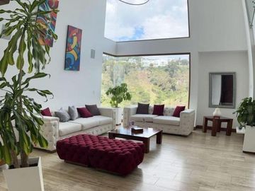 NAYÓN CASA MINIMALISTA 3 DORMITORIOS 360 m2