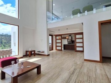 NAYÓN CASA MINIMALISTA 3 DORMITORIOS 360 m2