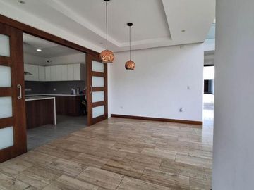 NAYÓN CASA MINIMALISTA 3 DORMITORIOS 360 m2