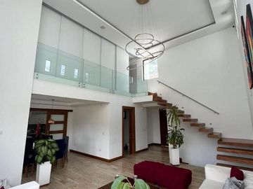 NAYÓN CASA MINIMALISTA 3 DORMITORIOS 360 m2