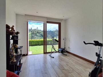 NAYÓN CASA MINIMALISTA 3 DORMITORIOS 360 m2