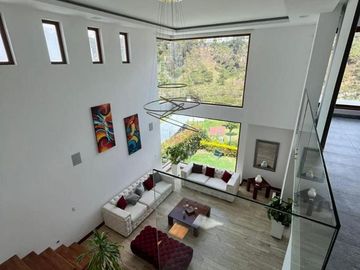 NAYÓN CASA MINIMALISTA 3 DORMITORIOS 360 m2