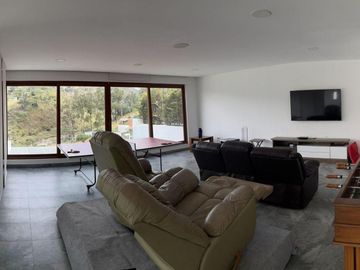 NAYÓN CASA MINIMALISTA 3 DORMITORIOS 360 m2