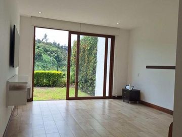 NAYÓN CASA MINIMALISTA 3 DORMITORIOS 360 m2