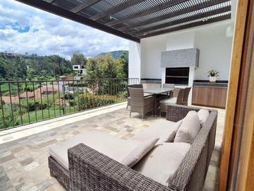 NAYÓN CASA MINIMALISTA 3 DORMITORIOS 360 m2
