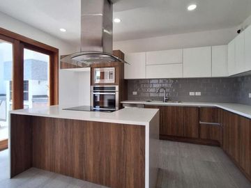 NAYÓN CASA MINIMALISTA 3 DORMITORIOS 360 m2