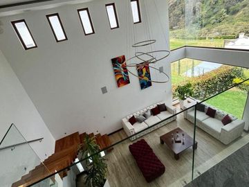 NAYÓN CASA MINIMALISTA 3 DORMITORIOS 360 m2