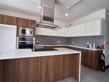 NAYÓN CASA MINIMALISTA 3 DORMITORIOS 360 m2