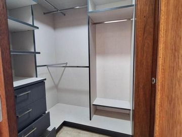 NAYÓN CASA MINIMALISTA 3 DORMITORIOS 360 m2