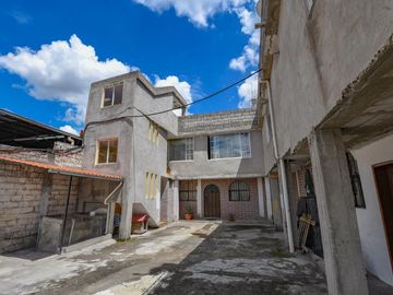 CASA CIUDADELA GATAZO SUR  353m2 4 PARQUEADEROS