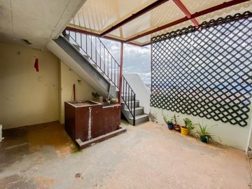 CASA EN VENTA 7 DEPARTAMENTOS SAN ISIDRO DEL INCA