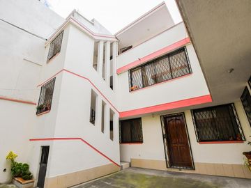 CASA EN VENTA 7 DEPARTAMENTOS SAN ISIDRO DEL INCA