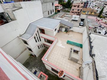 CASA EN VENTA 7 DEPARTAMENTOS SAN ISIDRO DEL INCA
