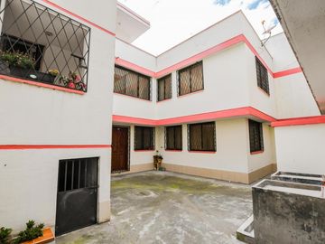 CASA EN VENTA 7 DEPARTAMENTOS SAN ISIDRO DEL INCA