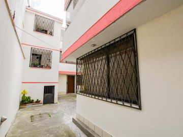 CASA EN VENTA 7 DEPARTAMENTOS SAN ISIDRO DEL INCA