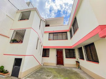 CASA EN VENTA 7 DEPARTAMENTOS SAN ISIDRO DEL INCA
