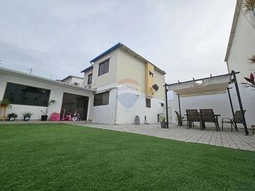 EN VENTA CASA EN URBANIZACION SUR DE MANTA