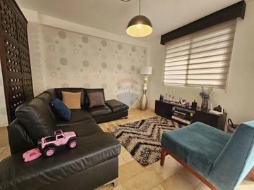 EN VENTA CASA EN URBANIZACION SUR DE MANTA