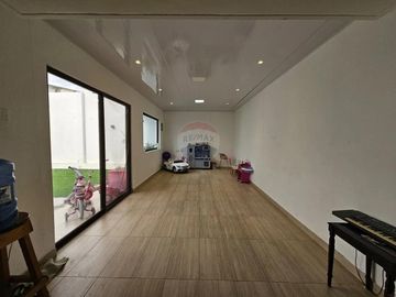 EN VENTA CASA EN URBANIZACION SUR DE MANTA