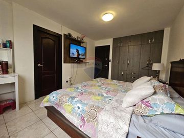 EN VENTA CASA EN URBANIZACION SUR DE MANTA
