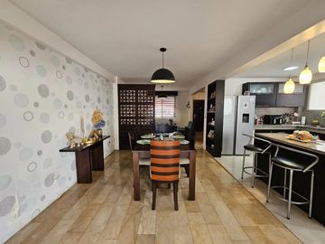 EN VENTA CASA EN URBANIZACION SUR DE MANTA