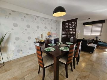 EN VENTA CASA EN URBANIZACION SUR DE MANTA