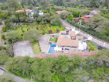 CASA DE LUJO EN VENTA SECTOR TUMBACO 1452M2 CONS 5000m2 TERRENO