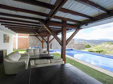 CASA DE LUJO EN VENTA SECTOR TUMBACO 1452M2 CONS 5000m2 TERRENO